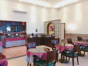 Restoran atau tempat lain untuk makan di Hi-Star View Hotel