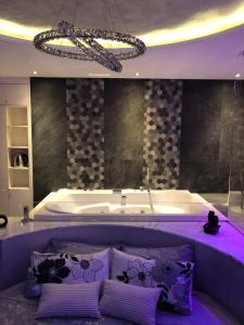 Postel nebo postele na pokoji v ubytování Assisi Luxury SPA Suite
