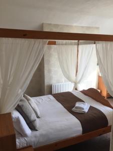 Postel nebo postele na pokoji v ubytování Woodthorpe Hotel
