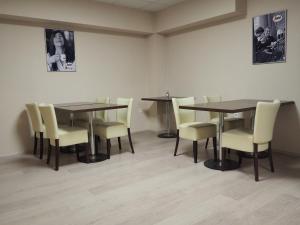 a waiting room with tables and chairs and a wall at Pension Inspirace a Wellness self check-in in Kolín