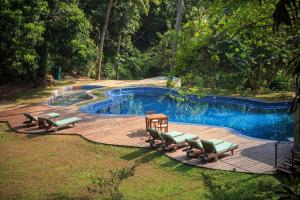 Бассейн в Jungle Village Unawatuna или поблизости