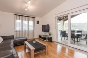 Gallery image of Apartment Natalie Sea View with 3 Bedrooms and everything is air-conditioned in Sali