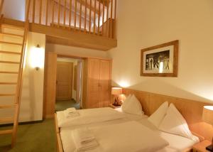 Ένα ή περισσότερα κρεβάτια σε δωμάτιο στο Hotel St. Florian - Kaprun