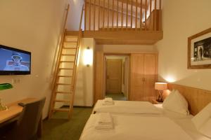 Säng eller sängar i ett rum på Hotel St. Florian - Kaprun