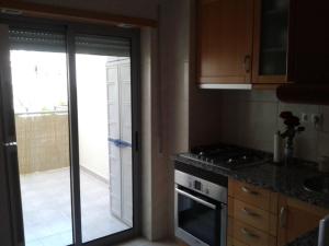 Η κουζίνα ή μικρή κουζίνα στο Apartamento Praia da Falésia