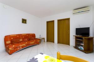 Televízia a/alebo spoločenská miestnosť v ubytovaní Apartments Krusica