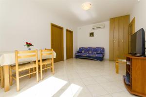 Televízia a/alebo spoločenská miestnosť v ubytovaní Apartments Krusica