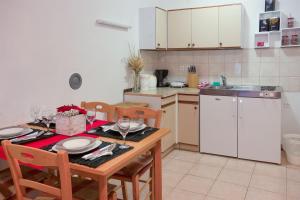Küche/Küchenzeile in der Unterkunft Apartments Marijana