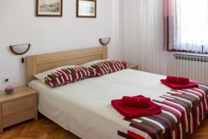 Ein Bett oder Betten in einem Zimmer der Unterkunft Apartments Marijana
