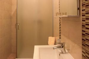 Ein Badezimmer in der Unterkunft Apartments Marijana