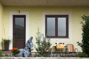 Ein Garten an der Unterkunft Apartments Marijana