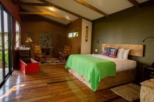 a bedroom with a large bed in a room at Chayote Lodge in Zarcero
