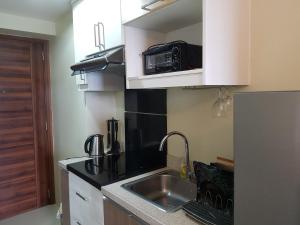 Kuchyň nebo kuchyňský kout v ubytování KC Studio 5 at Horizon 101 Cebu
