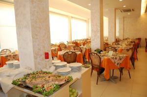 Restaurace v ubytování Hotel Rivazzurra + 37 fotografií