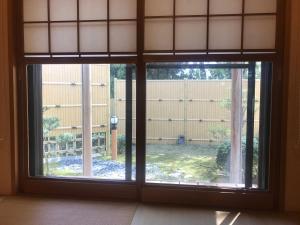 Taman di luar Minpaku Momotaro Bekkan