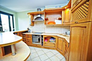 Kuchyňa alebo kuchynka v ubytovaní Apartamenty Haffnera by Grand Apartments
