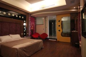 Postel nebo postele na pokoji v ubytování Romantic Code Art Motel
