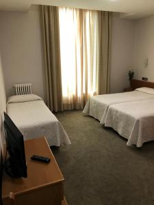 Postel nebo postele na pokoji v ubytování Hotel Pelayo