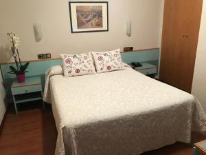 Postel nebo postele na pokoji v ubytování Hotel Pelayo