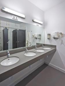 Phòng tắm tại Hola Hostal Collblanc