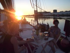 two women sitting at a table on a boat at sunset at Klabauterbett in Bremen