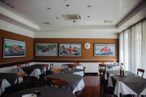 A restaurant or other place to eat at Hotel Nautic B&B
