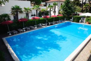 The swimming pool at or close to Hotel Nautic B&B