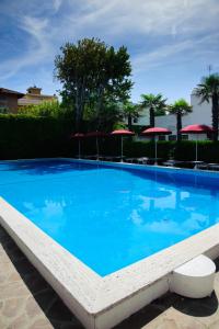 The swimming pool at or close to Hotel Nautic B&B
