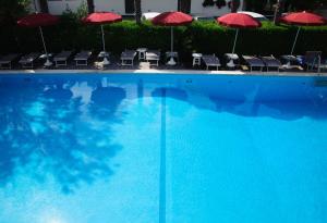 The swimming pool at or close to Hotel Nautic B&B