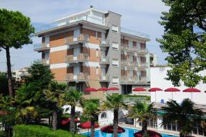 The swimming pool at or close to Hotel Nautic B&B