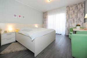 Postel nebo postele na pokoji v ubytování Hotel garni Haus am Meer
