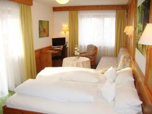 Postel nebo postele na pokoji v ubytování Hotel Schwarzenbergs Traube