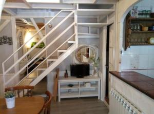 a room with a staircase with a table and a mirror at Casa Rural Neveritas in Piedrahita