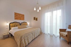 A bed or beds in a room at Angolo Di Boboli
