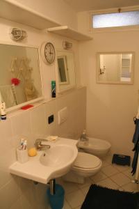 a bathroom with a sink and a toilet at Casetta bianca sul mare in Bogliasco