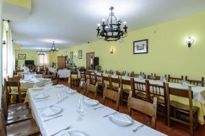 Reštaurácia alebo iné gastronomické zariadenie v ubytovaní Hostal Camino Real