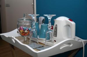 Coffee and tea making facilities at L'Orizzonte Relais Sirolo