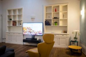 Televízia a/alebo spoločenská miestnosť v ubytovaní Relais degli Angeli Residenza d'Epoca