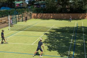 Tennis ou squash au sein de le camping ou à proximité