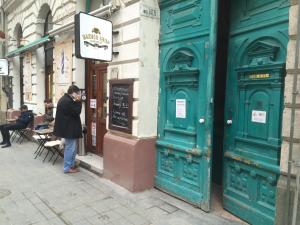 Hostia v ubytovaní Peaceful Central Stay Gozsdu + 13 fotografií