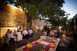 En restaurang eller annat matställe på Abbaye Sylva Plana