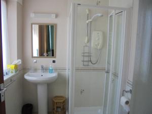 Koupelna v ubytování Avondale House + 37 fotografií