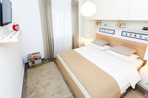 מיטה או מיטות בחדר ב-Villa Pergola-Apartment Toni