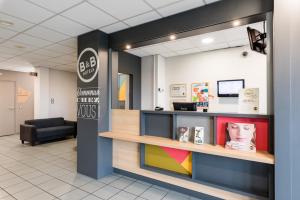 The lobby or reception area at B&B HOTEL Rouen Saint-Étienne-du-Rouvray