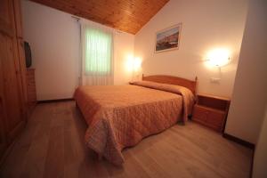 Albergo diffuso Valcellina e Val Vajont in Claut房間的床