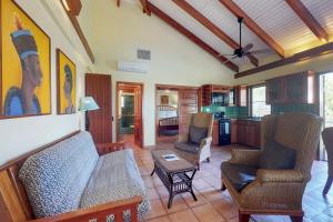 Χώρος καθιστικού στο Condo #22 @ Beachside Villas