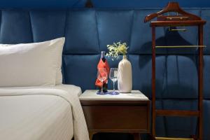 Giường trong phòng chung tại Hanoi Brilliant Hotel & Spa