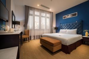 Postel nebo postele na pokoji v ubytování Hanoi Brilliant Hotel & Spa