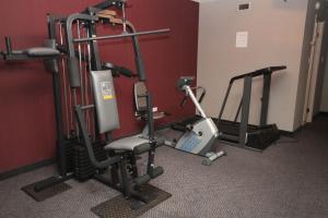 Fitness centrum a/nebo fitness zařízení v ubytování Howard Johnson by Wyndham Portage La Prairie