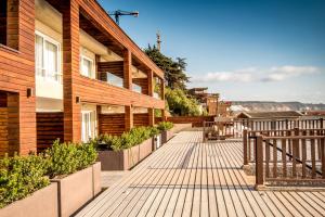 Rõdu või terrass majutusasutuses Hotel Mae